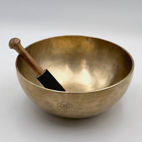 Root chakra tibetan singing bowl with suede mallet