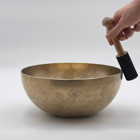 handmade root chakra tibetan singing bowl with mallet