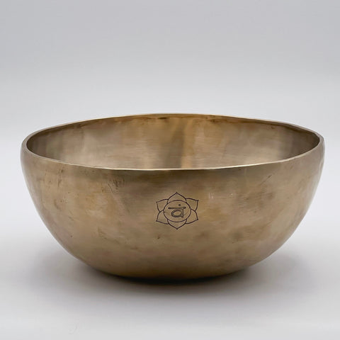 handmade hand-hammered solfeggio sacral chakra tibetan singing bowl