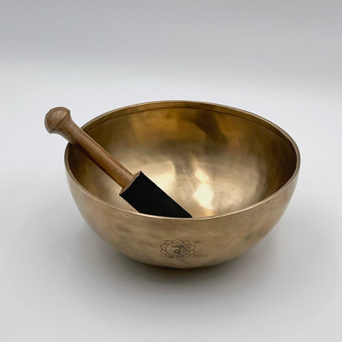 Solar plexus chakra tibetan singing bowl with suede mallet